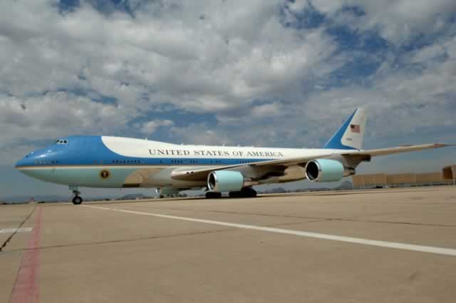 VC-25A "Air Force One" at Davis-Monthan Air Force Base during visit by President George Bush