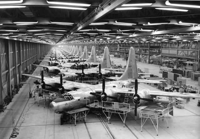 Consolidated TB-32 Dominator assembly line in Fort Worth, Texas