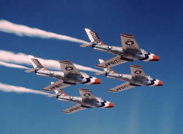 Republic F-84F Thunderstreaks of the Thunderbirds in flight