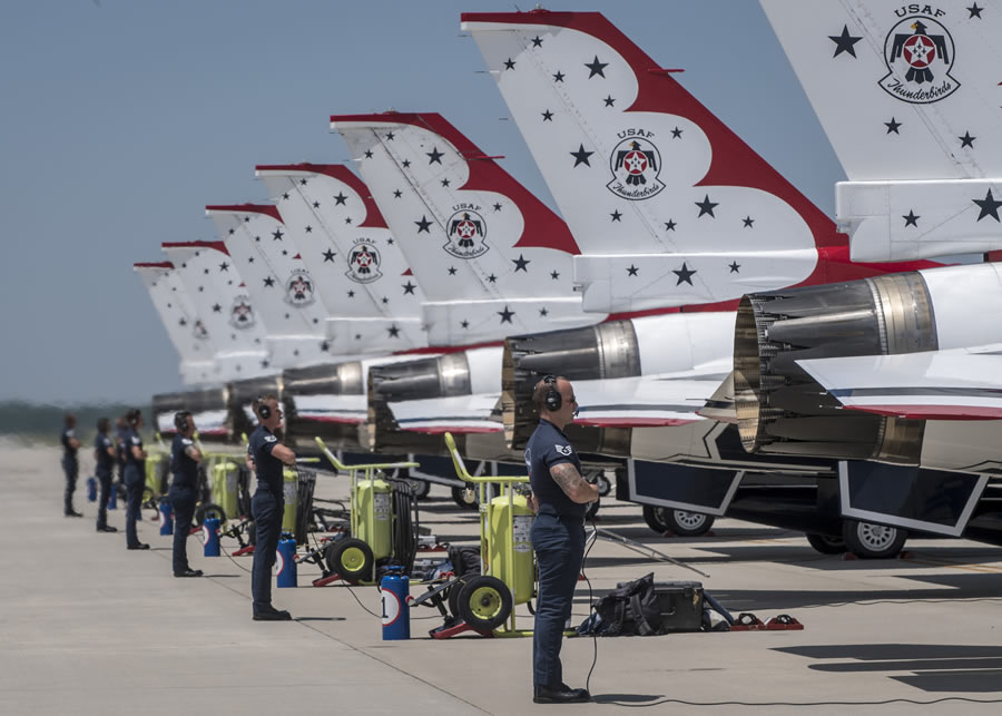 USAF Thunderbirds on the ground prior to aerial performance