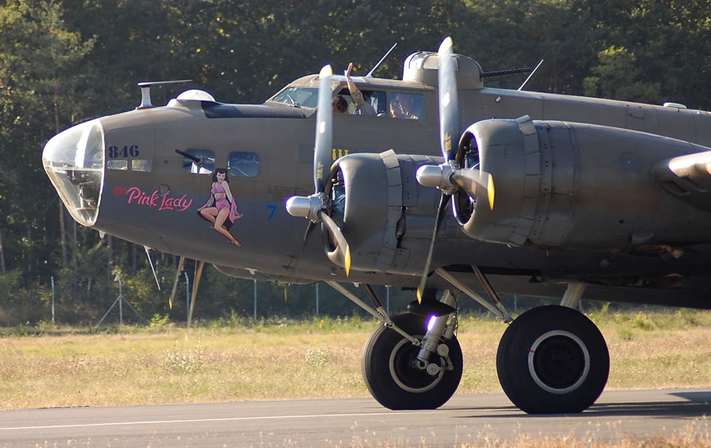 B-17G Flying Fortress "The Pink Lady" preparing for take-off in 2008