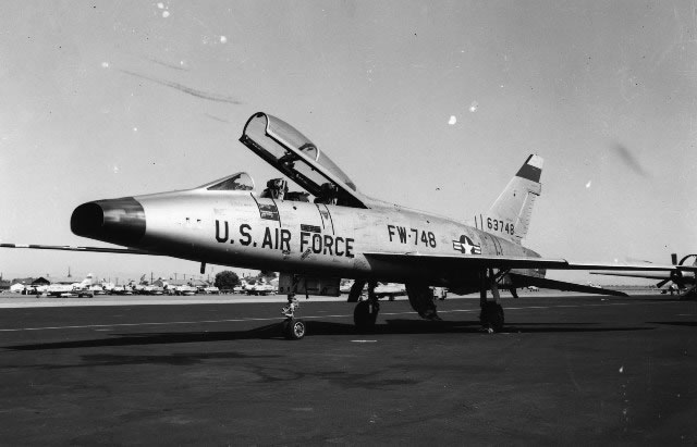 North American F-100 Super Sabre FW-748